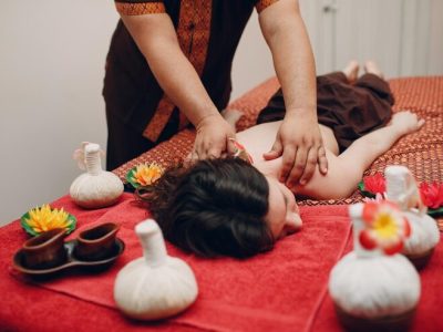 imgi_12_thai-man-making-classical-thai-massage-procedure-young-woman-beauty-spa_183314-8519