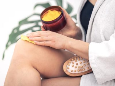 imgi_14_woman-scrubs-her-body-with-body-scrub_169016-17500