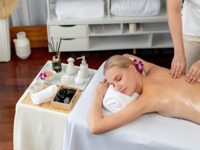 imgi_16_caucasian-woman-customer-enjoying-relaxing-antistress-massage-quiescent_31965-497952