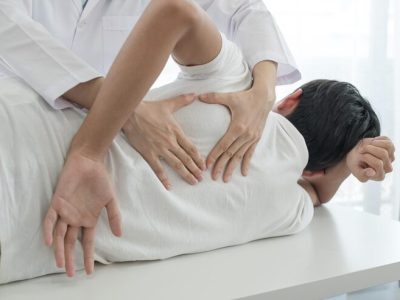 imgi_20_rear-view-friends-relaxing-bed_177624-6183