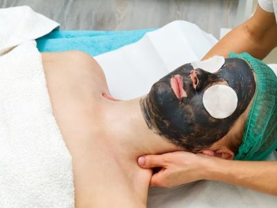 imgi_31_young-woman-beauty-salon-with-black-mask-her-face_174533-197