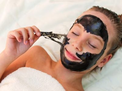 imgi_32_beautiful-girl-with-facial-black-mask_104376-742