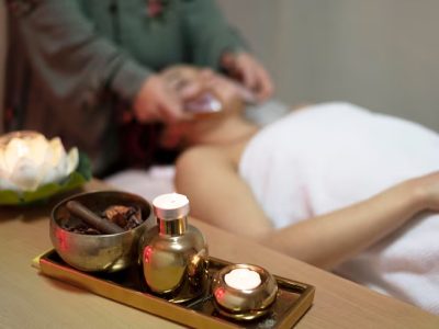 imgi_4_woman-salon-having-therapy_23-2148824064